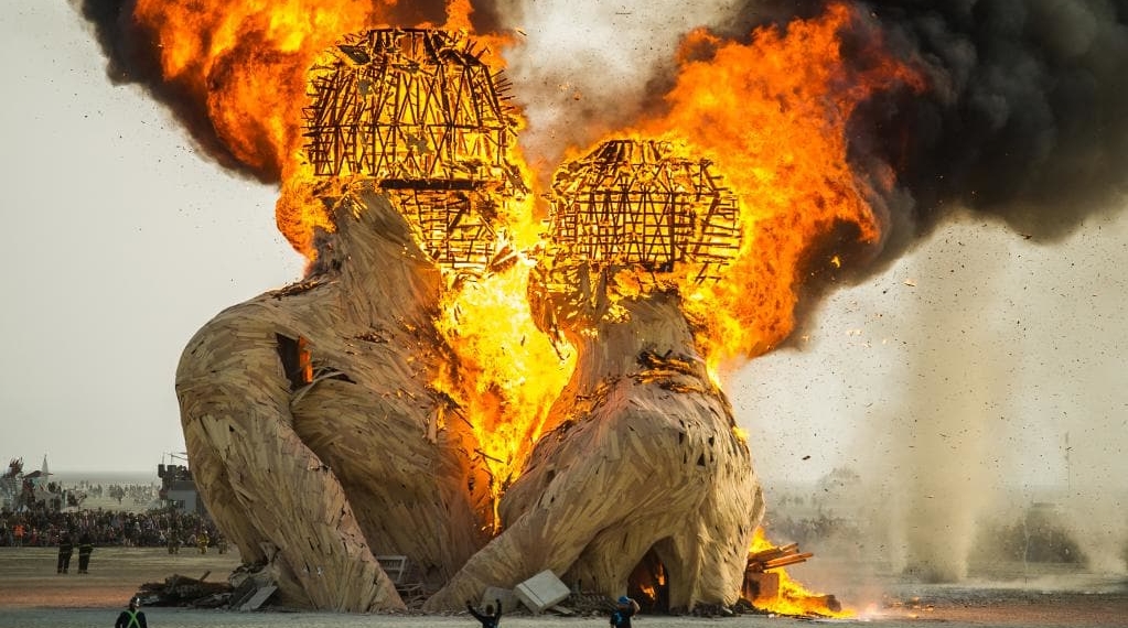 Lễ hội Burning Man Burning Man được đặt tên theo lễ đốt hình nộm tối thứ bảy.