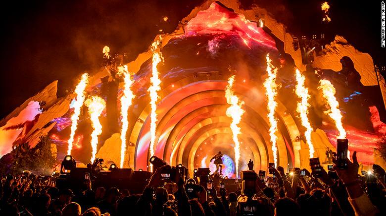 Lễ hội âm nhạc Astroworld năm 2021 đã xảy ra một thảm kịch, khiến 10 người thiệt mạng và hơn 4.900 khán giả bị thương