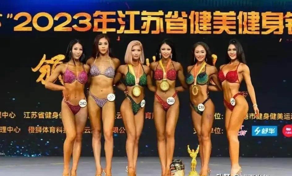 Thí sinh cuộc thi Hoa hậu thể hình nữ Trung Quốc 2023 “ném” giày vào Ban Tổ chức vì bất bình với kết quả