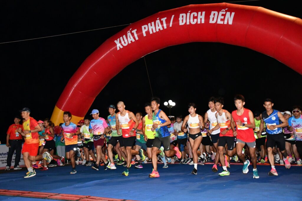 Cac van dong vien se duoc trai nghiem cung duong chay ven bien ve dem