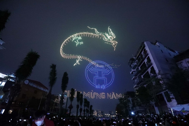 Một buổi trình diễn drone ánh sáng tại Thủ đô Hà Nội mừng Tết Nguyên Đán. Ảnh: Internet