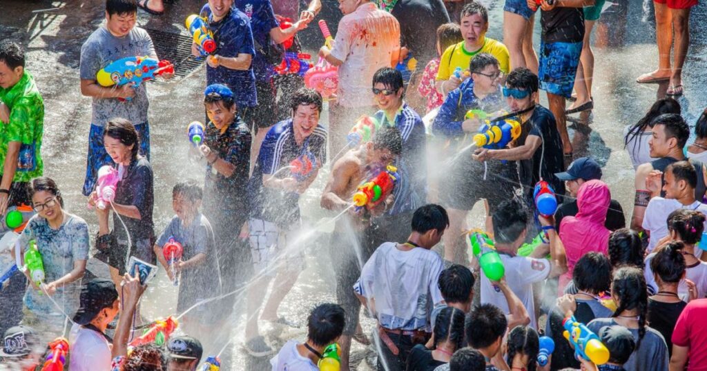 Le hoi Songkran lai thang lon