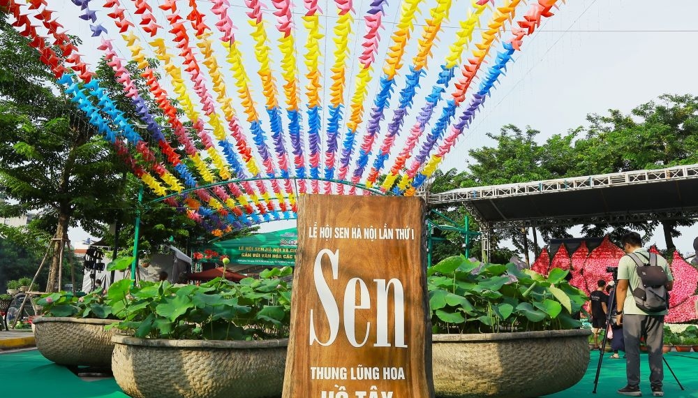 Lễ hội sen hà nội