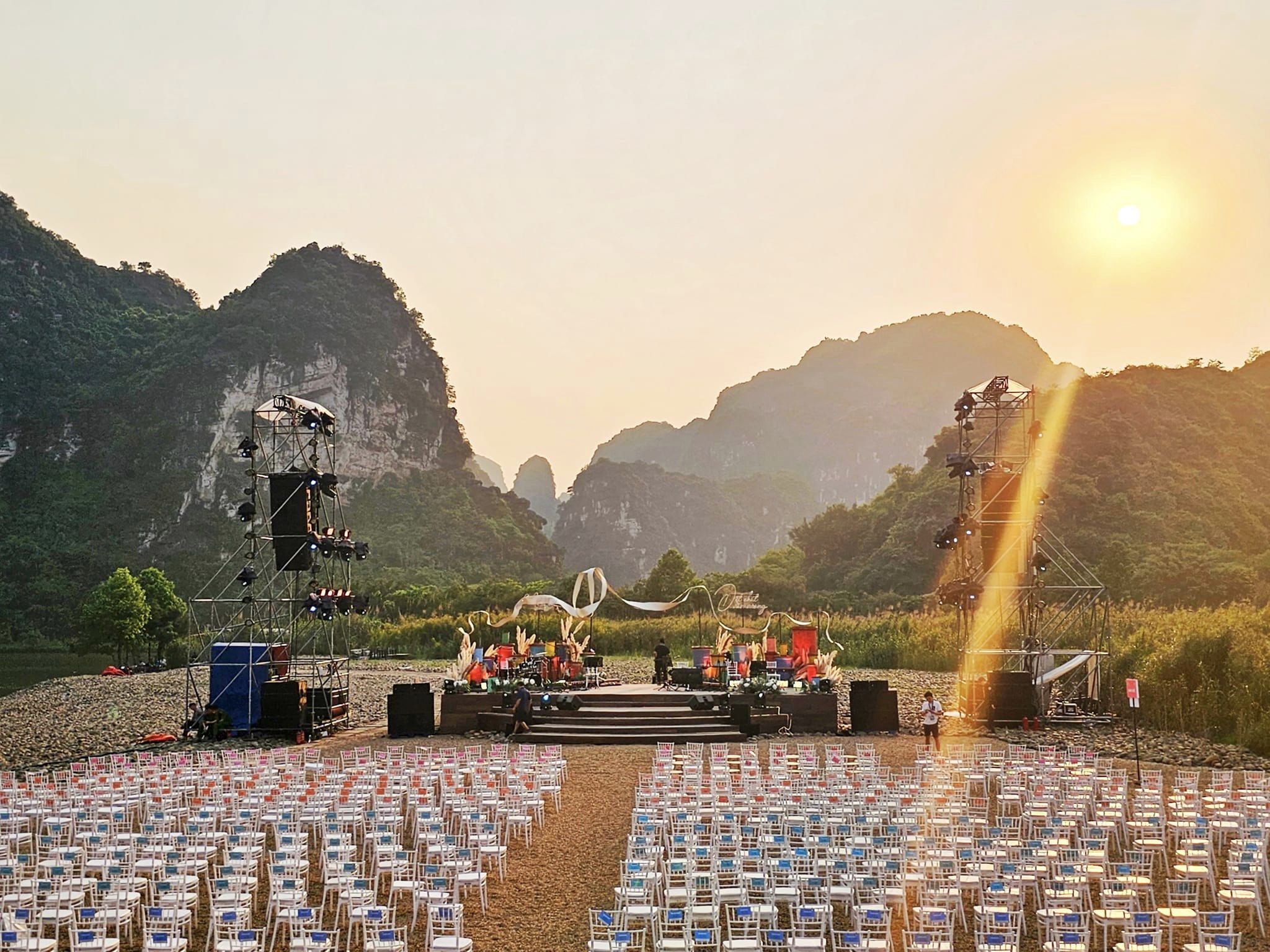 sân khấu thiên nhiên