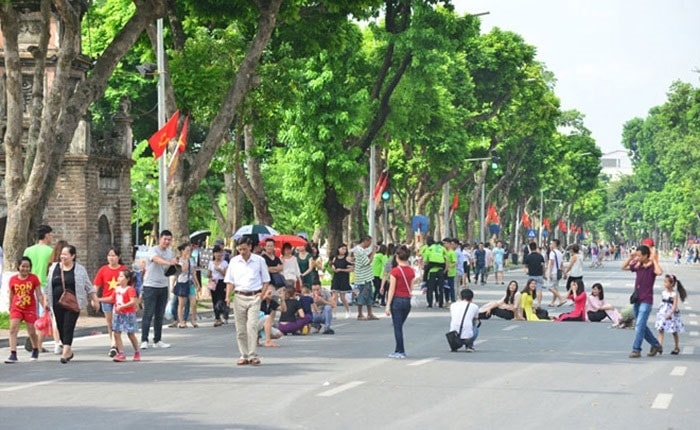 Khong gian pho di bo cua quan Hoan Kiem duoc dieu chinh lai thoi gian hoat dong