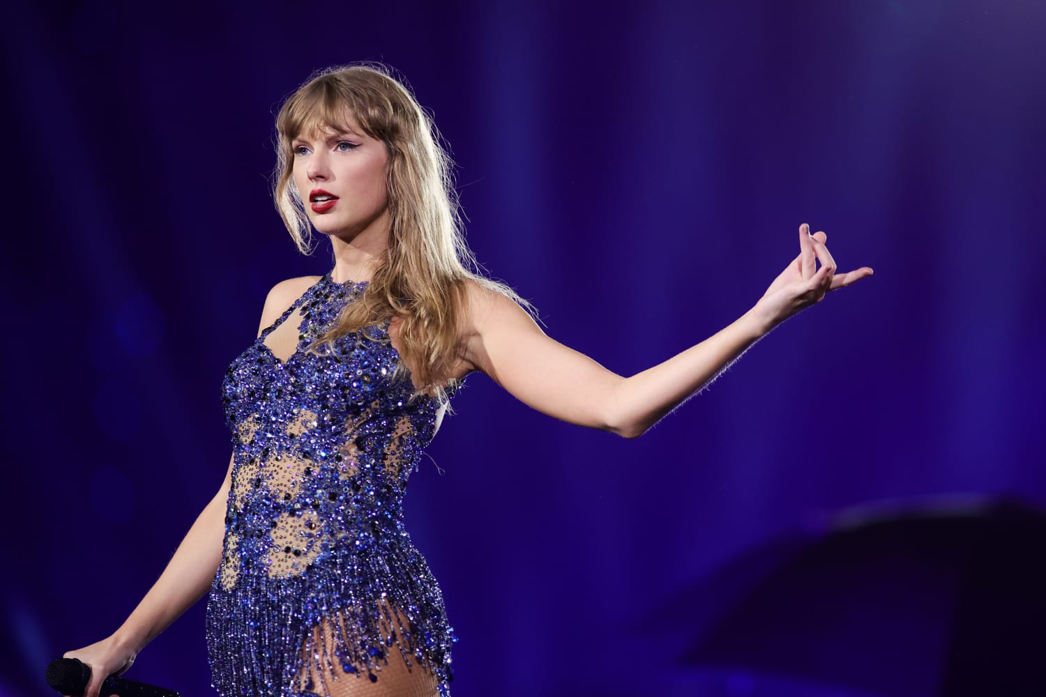 Taylor Swift đứng trước nguy cơ phải hủy show Eras Tour vì bão Milton