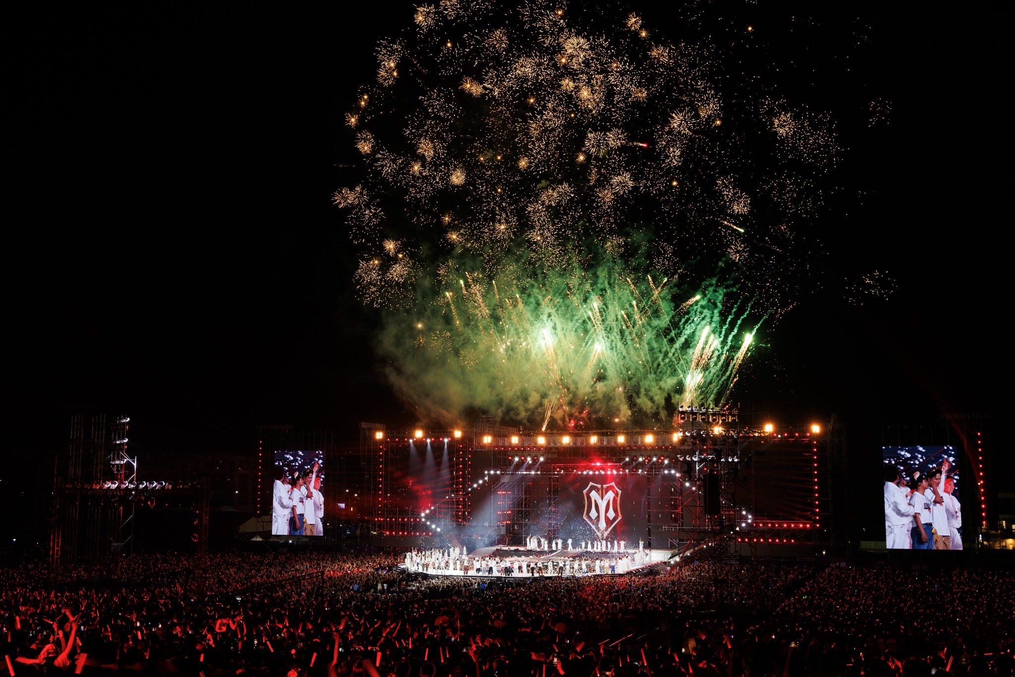 Cac tiet muc concert trong phim nhan duoc nhieu loi khen ngoi ve cach dan dung cong phu, man nhan. (Ảnh: ATVNCG)