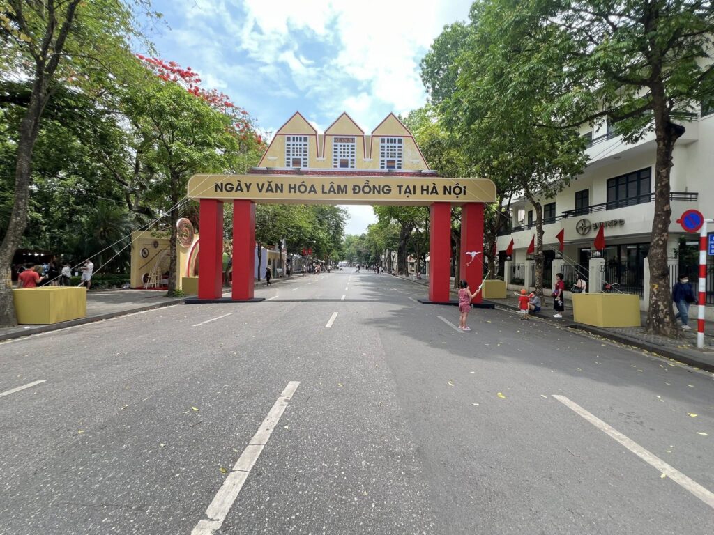 Cổng chào ngày văn hóa Lâm Đồng tại Hà Nội (Ảnh: Nam Trương)