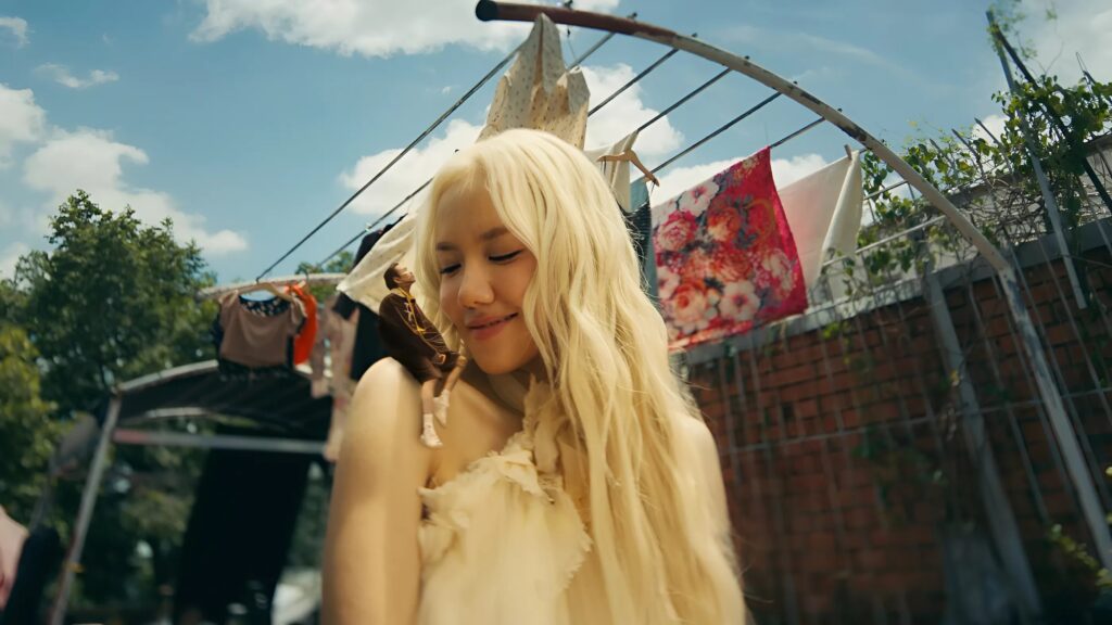"Bộ đôi tạo hit" JustaTee và Phương Ly tái hợp trong MV Bông Hoa Nhài