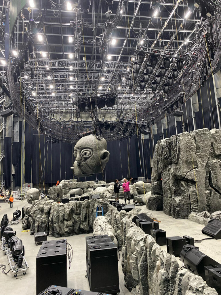sân khâu tour diễn Circus Maximus của travis scott