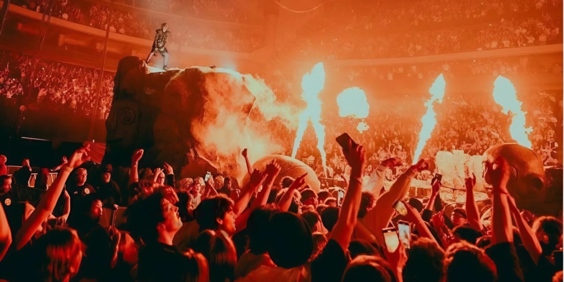 sân khâu tour diễn Circus Maximus của travis scott 8