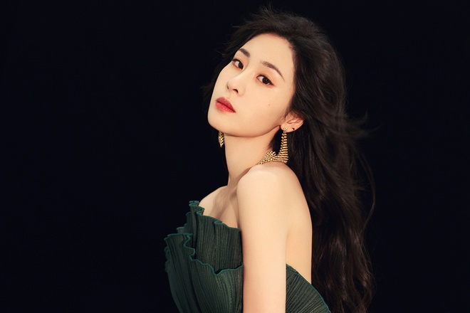Concert “Epic of Love” của Trương Bích Thần ế vé giữa lùm xùm “Niên Luân” với Uông Tô Lang