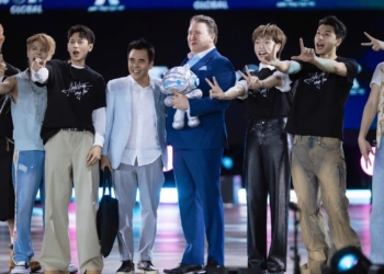 Đại sứ Hoa Kỳ Marc Knapper dự concert Anh Trai Say Hi tại Las Vegas, Mỹ