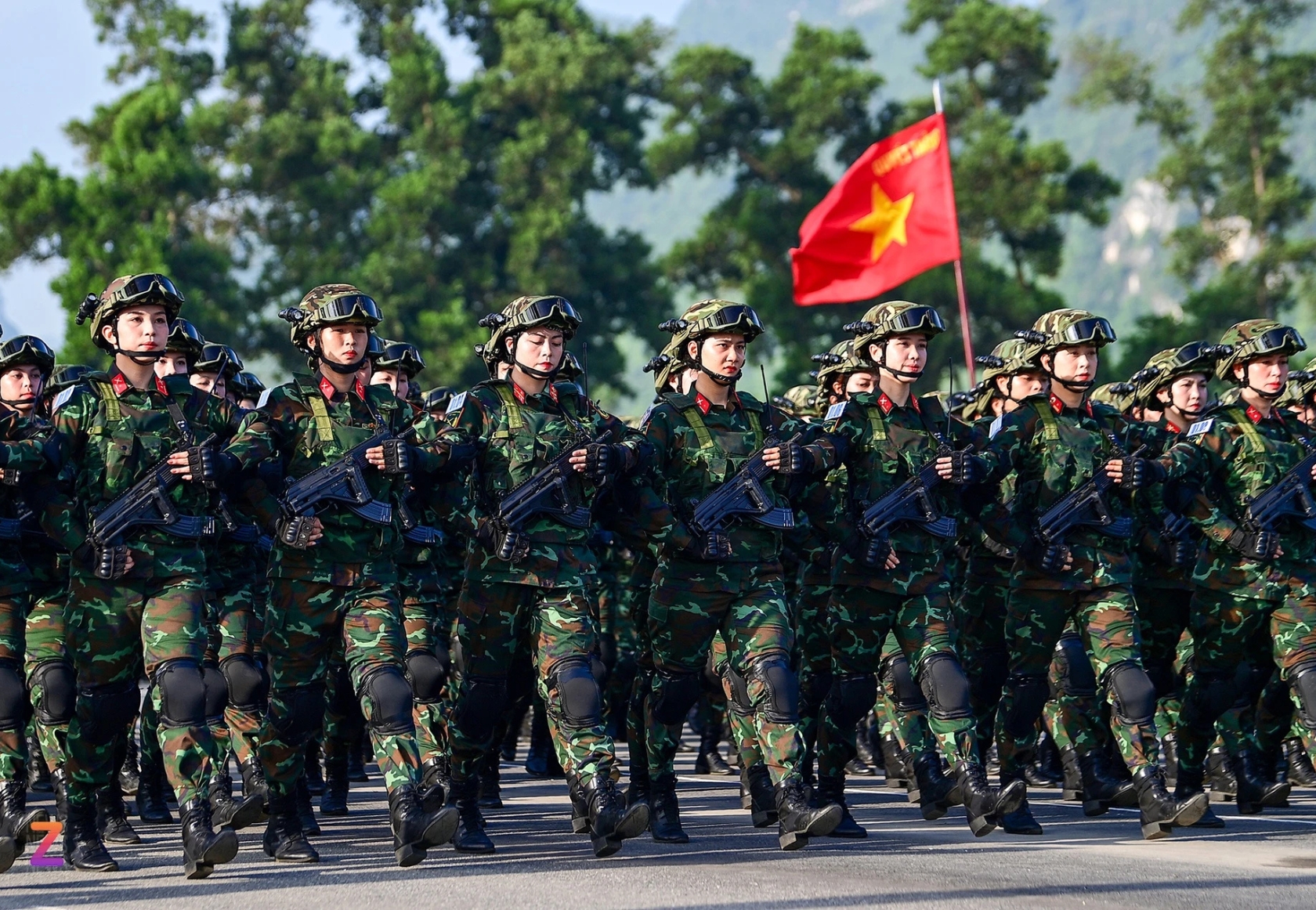 Nữ chiến sĩ diễu binh diễu hành 2.9