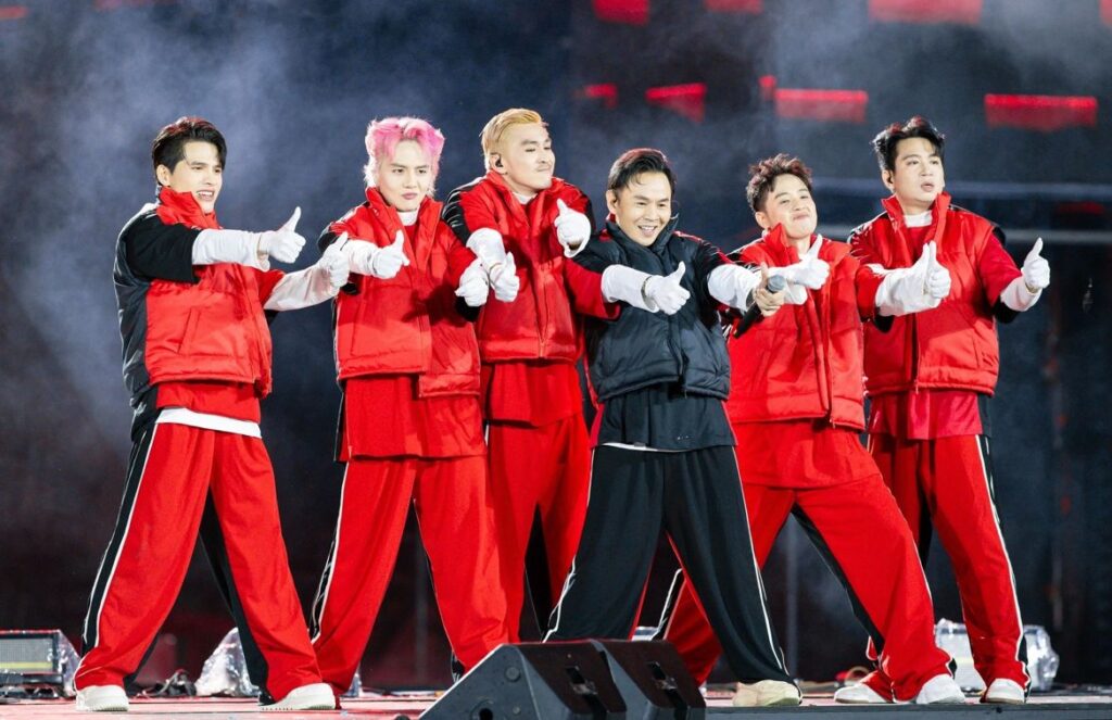 concert anh trai vượt ngàn trông gai