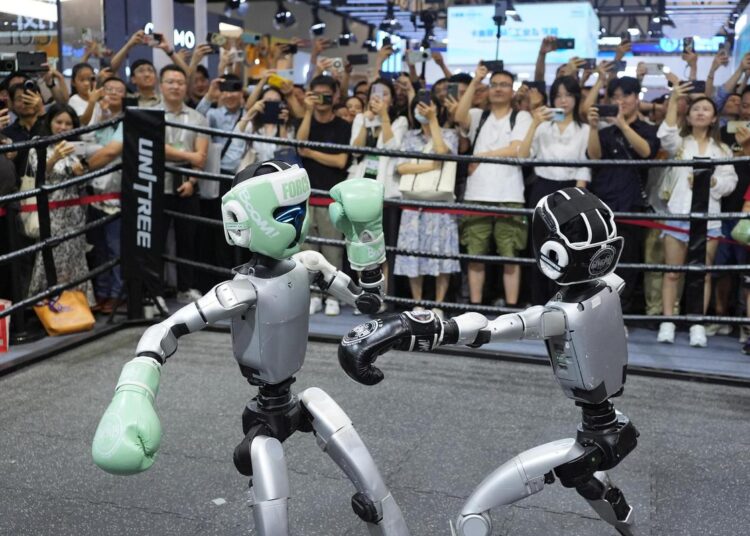 Robot đấu boxing và chơi mạt chược gây chú ý tại Thượng Hải