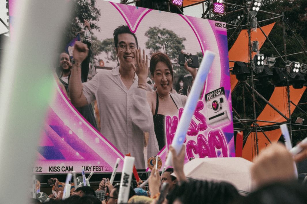 kiss cam sự kiện âm nhạc