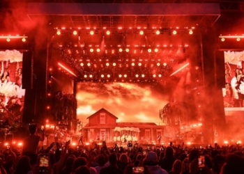 sân khấu tour diễn lana del rey