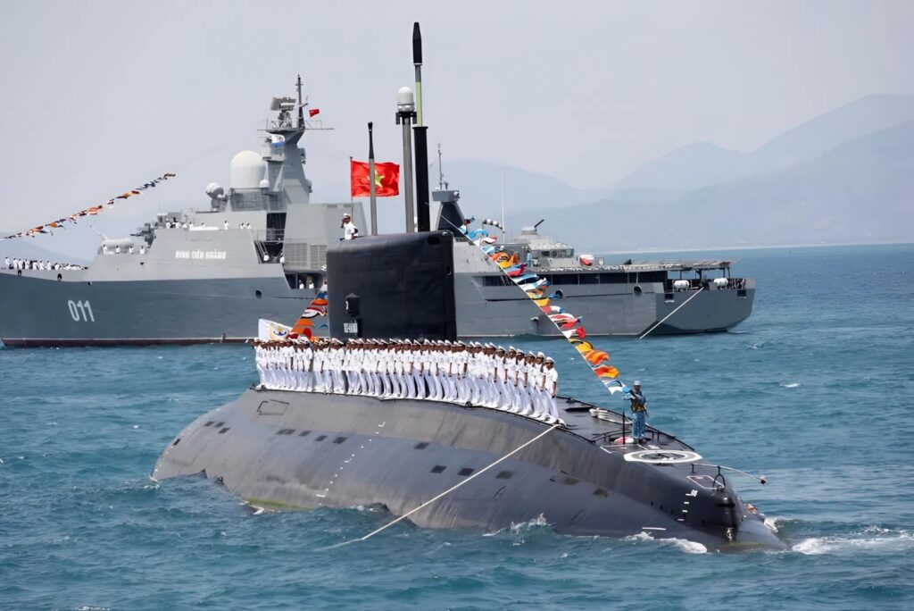 tàu ngầm diễu binh diễu hành quốc khánh 1