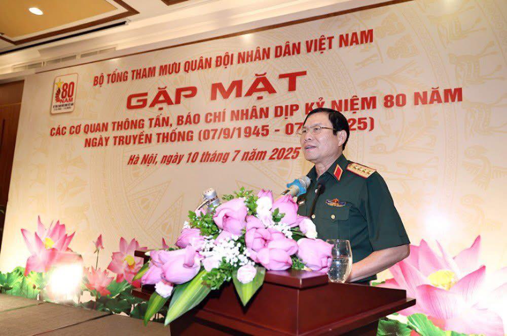 tàu ngầm diễu binh quốc khánh