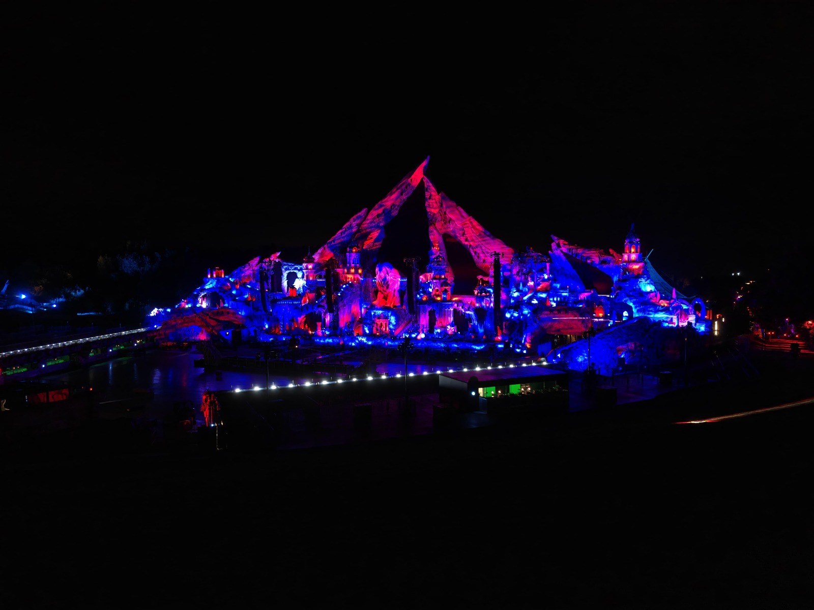 sân khấu tomorrland 2025