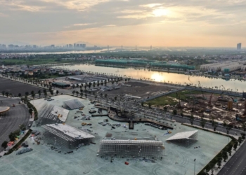 Sân khấu V Concert – Rạng rỡ Việt Nam đang được gấp rút hoàn thiện