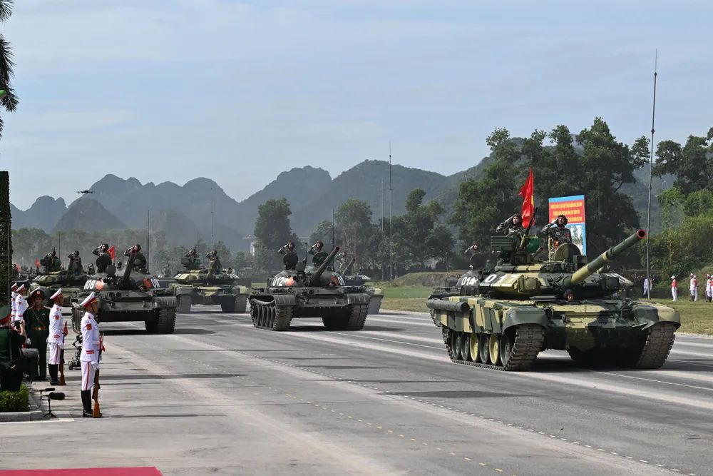 Dàn vũ khí nội địa do Việt Nam sản xuất