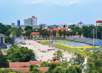 choáng với tốc độ thi công sân khấu khán đài lễ diễu binh