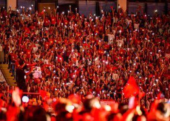 giới trẻ đi concert quốc gia