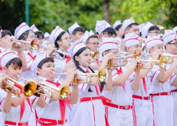 khối đồng diễn nghệ thuật chào mừng quốc khánh