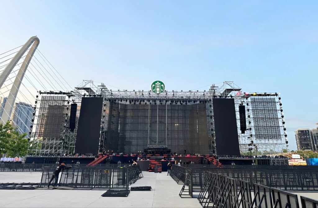 sân khấu concert starbucks siren calling