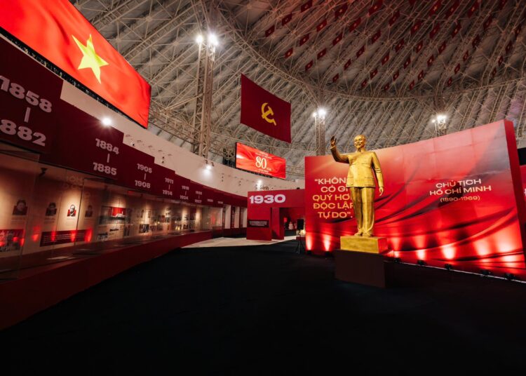 kéo dài thời gian mở cửa triển lãm 80 thành tựu