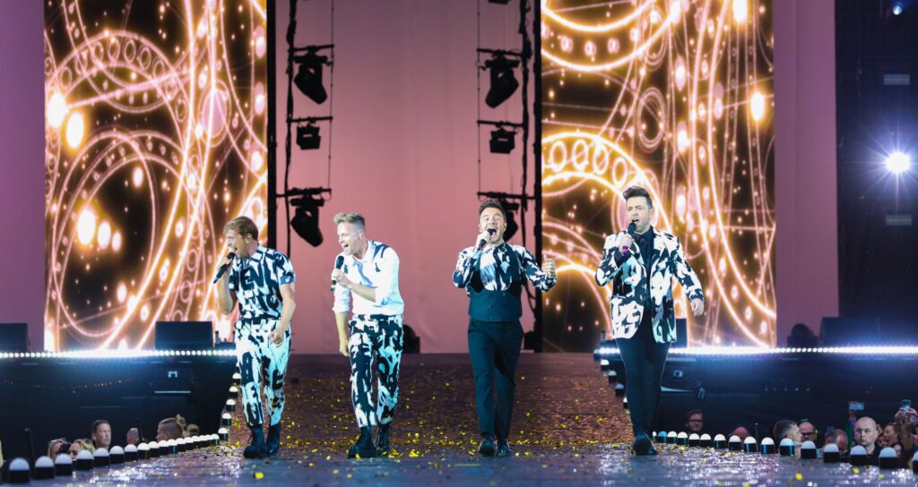 mua vé concert Westlife