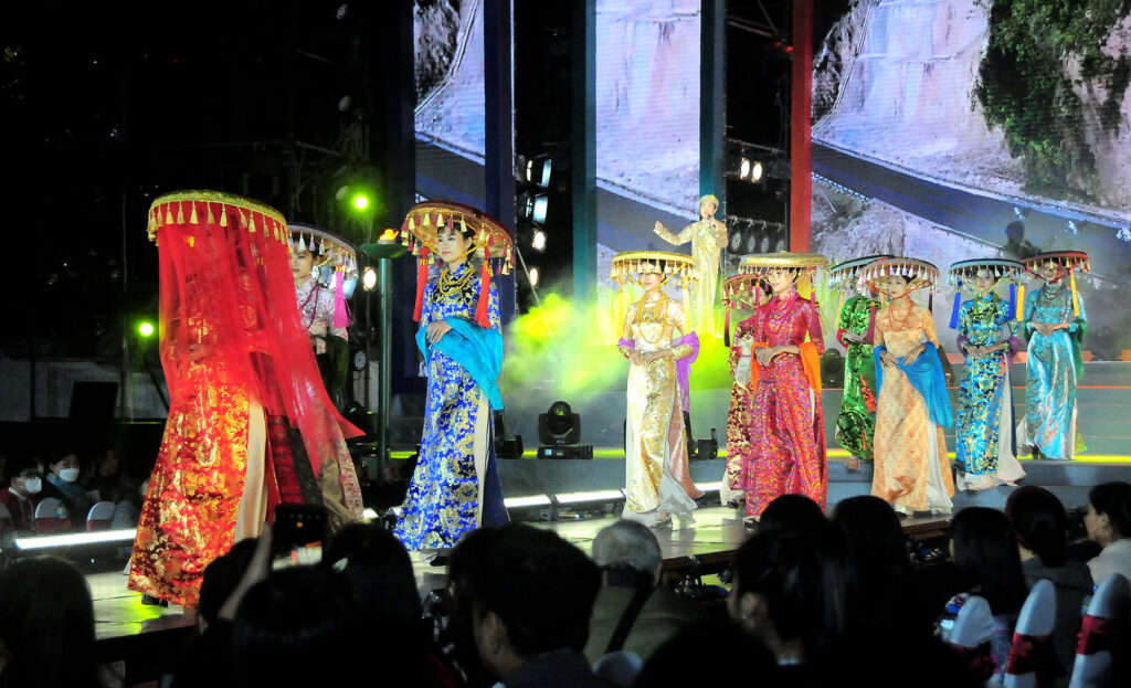 Áo dài Hà Nội