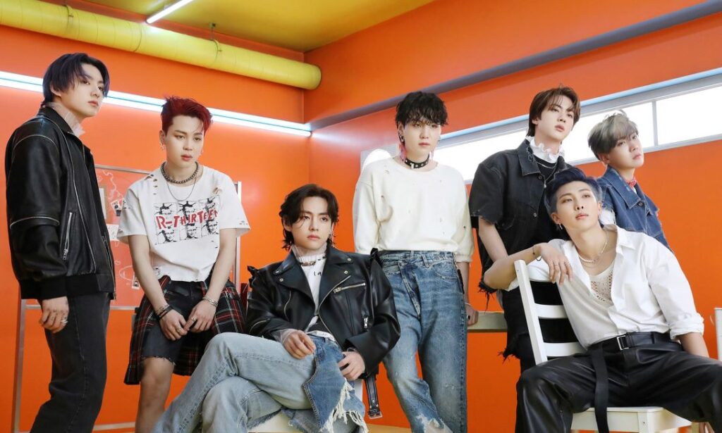 triển lãm HYBE về BTS, SEVENTEEN
