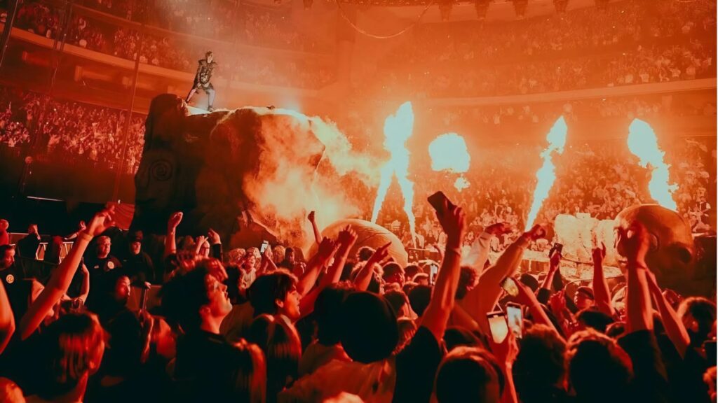sân khâu tour diễn Circus Maximus của travis scott 8