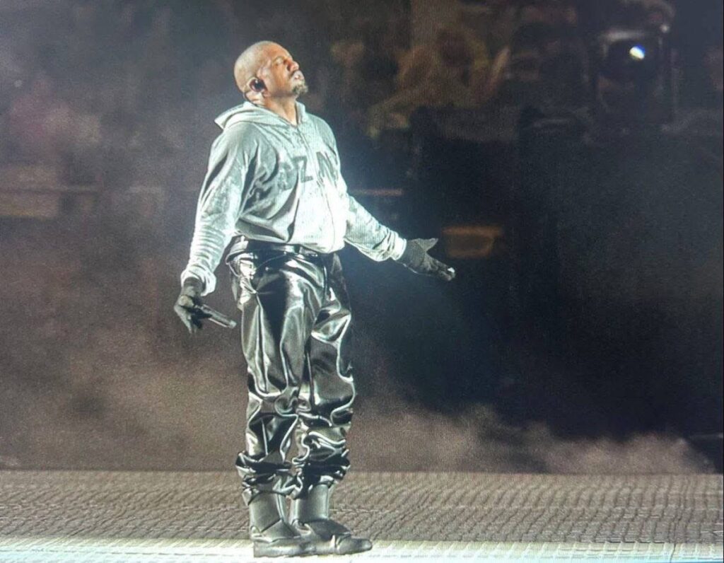 Kanye West bi chi trich sau concert tai Thuong Hai