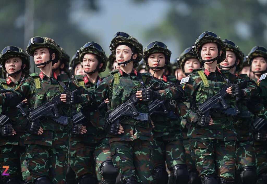 Nữ chiến sĩ diễu binh diễu hành 2.9