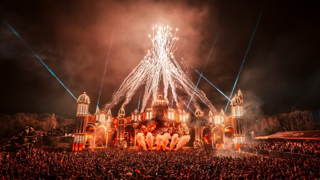 Tomorrowland 2025 phá kỷ lục livestream TikTok