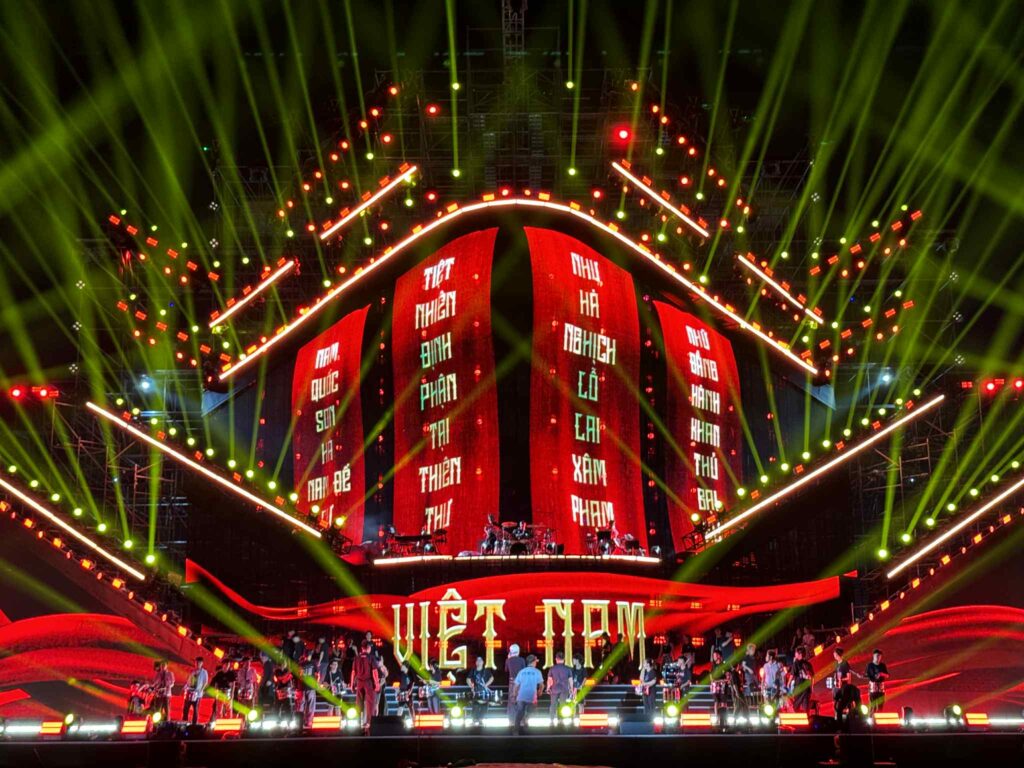 dàn nghệ sĩ v concert rạng rỡ việt nam tập luyện