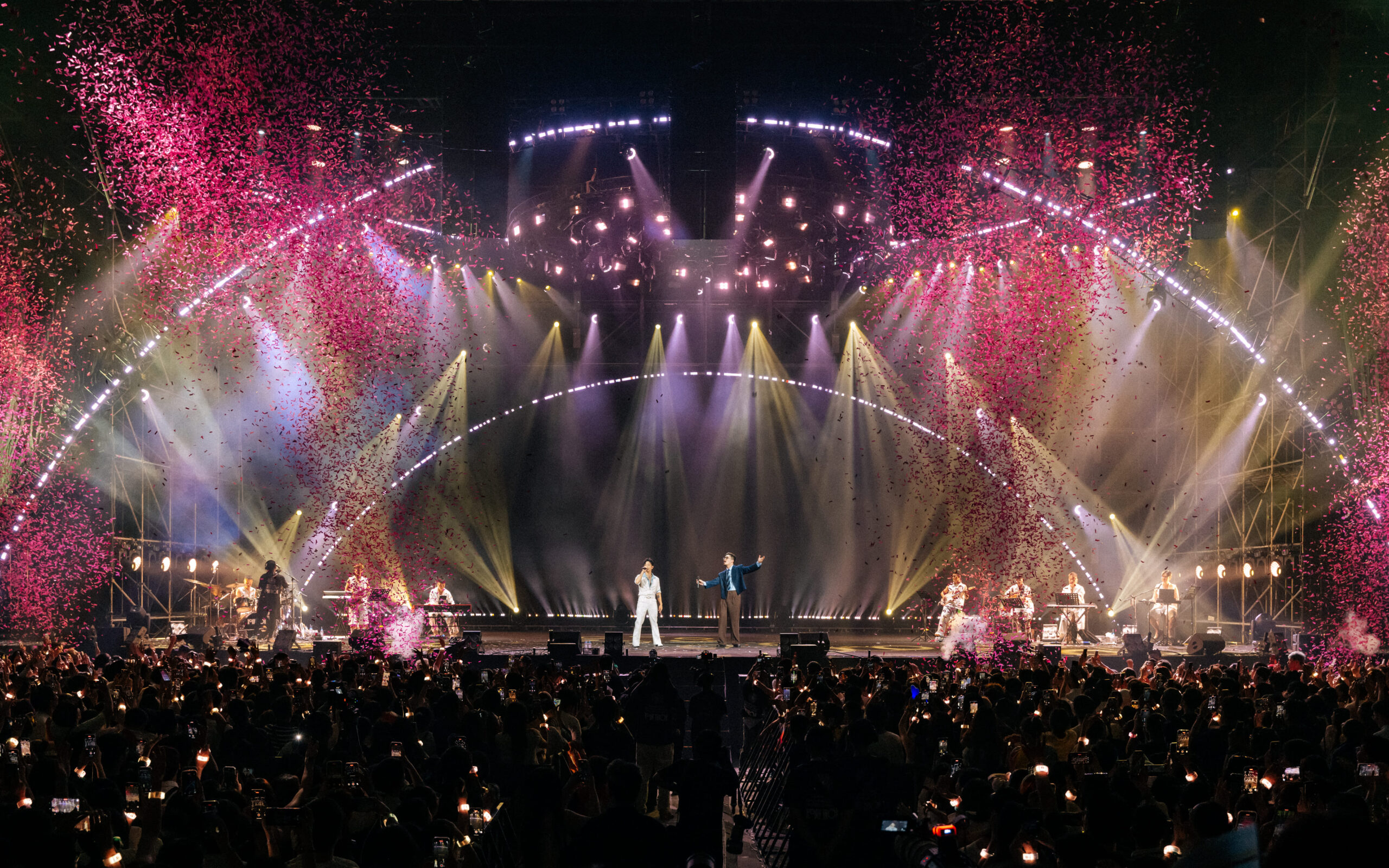 hoàng dũng mang concert xoay tròn tới tphcm (5)