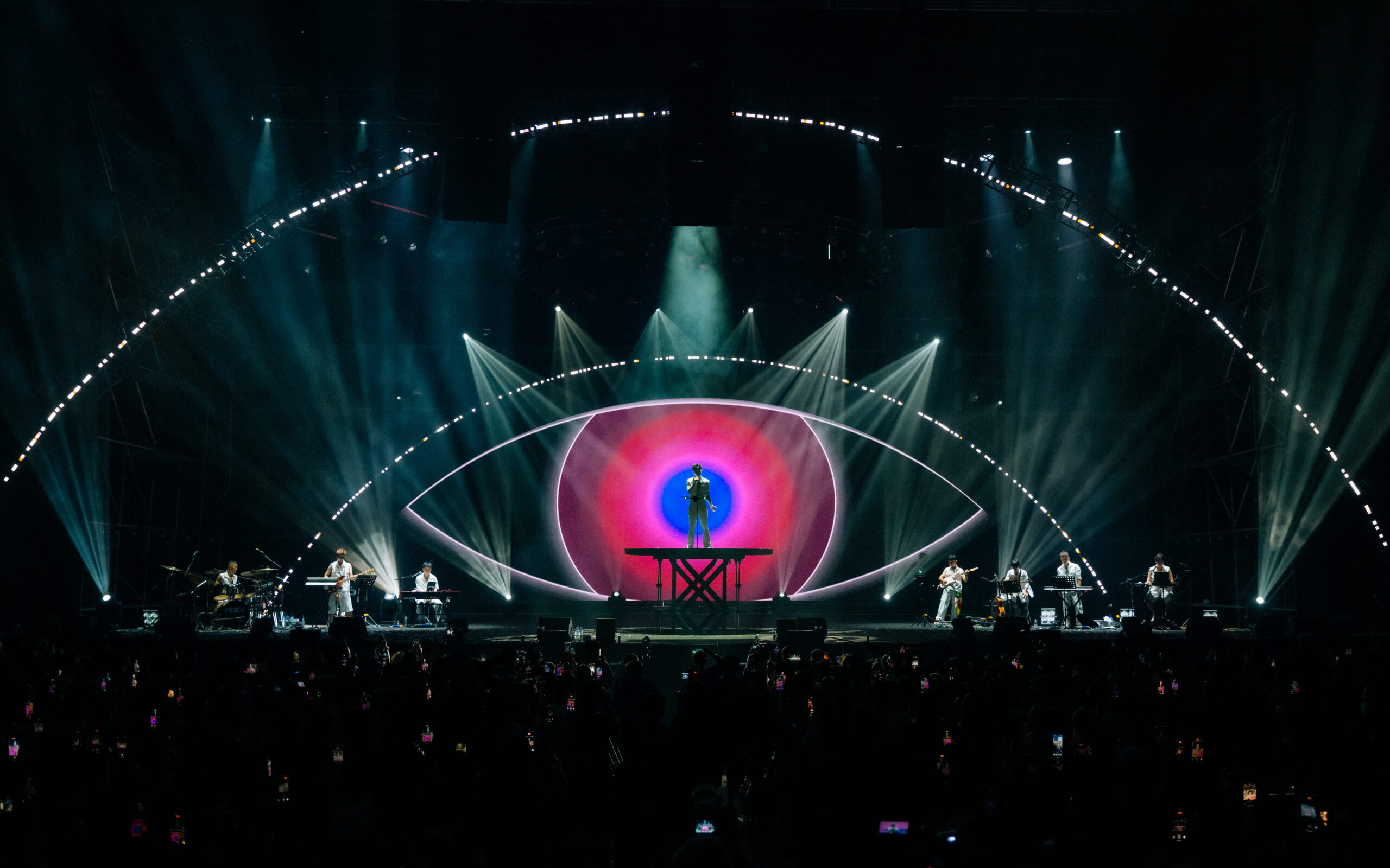 hoàng dũng mang concert xoay tròn tới tphcm (6)