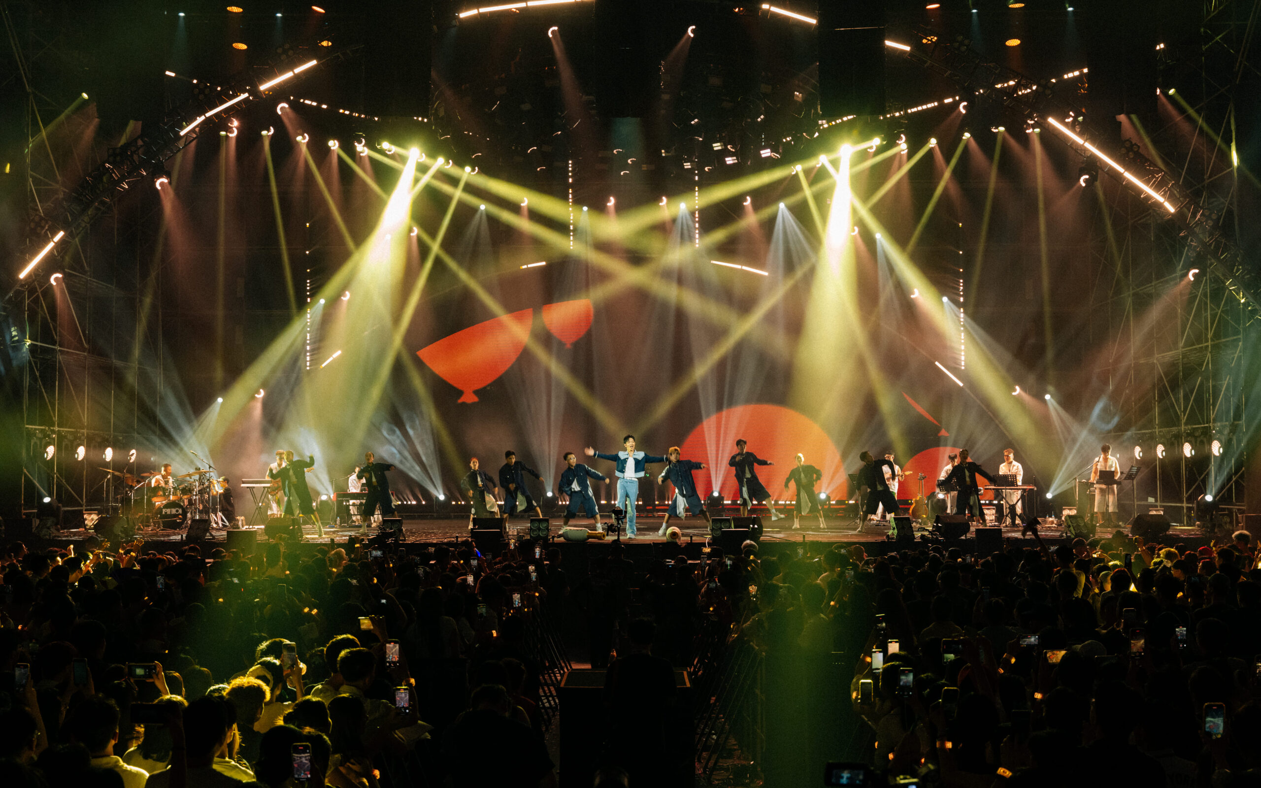 hoàng dũng mang concert xoay tròn tới tphcm (7)