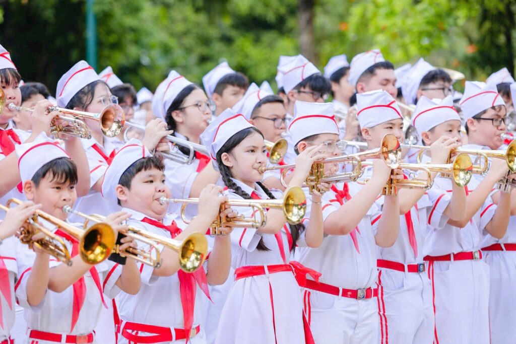 khối đồng diễn nghệ thuật chào mừng quốc khánh
